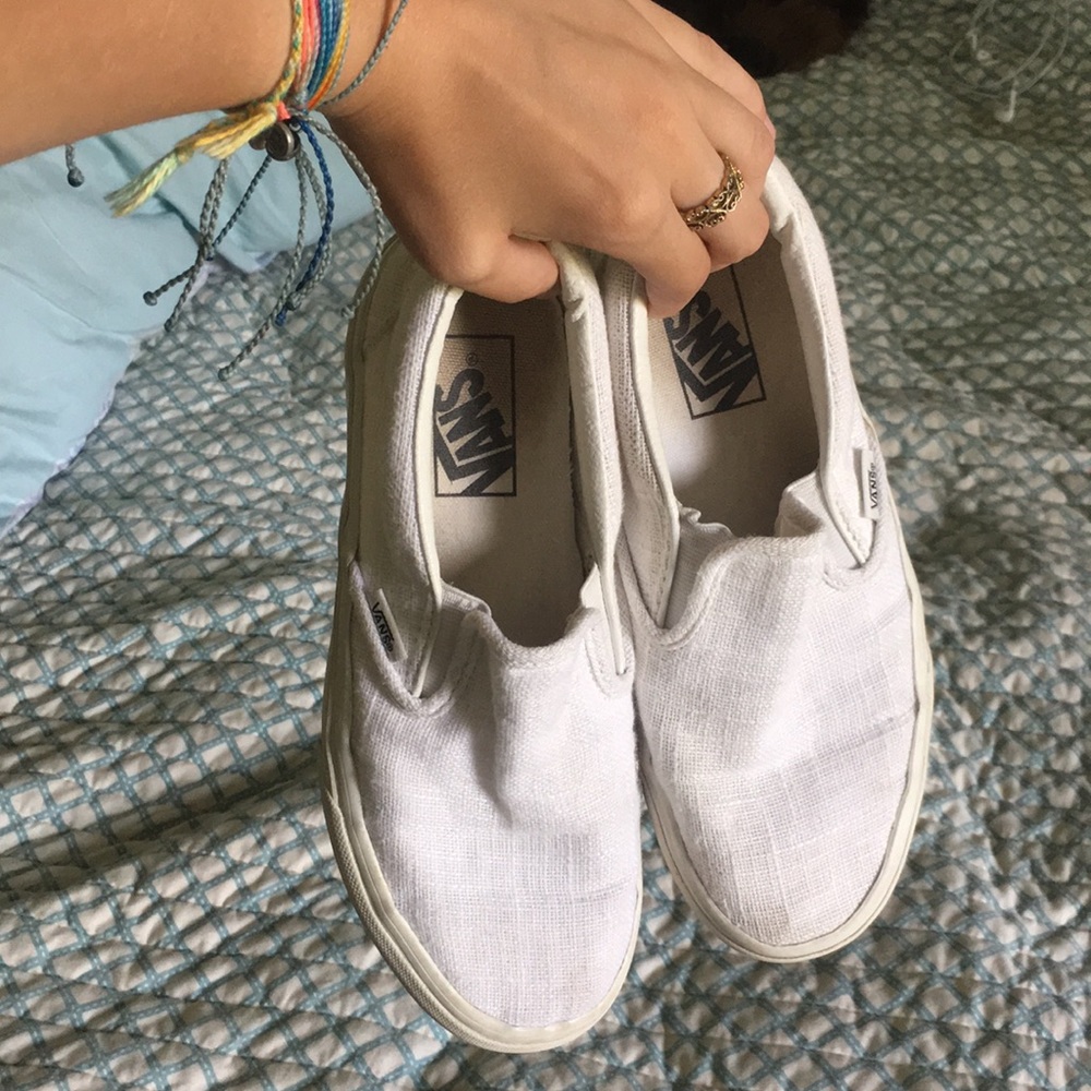 White slip on Vans